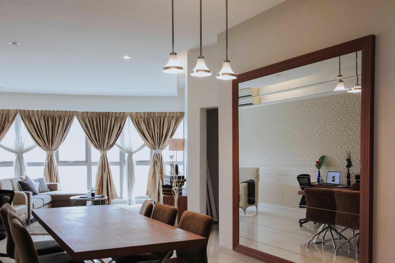 Regalia Residence The Sky Pool Suite กัวลาลัมเปอร์ ภายนอก รูปภาพ
